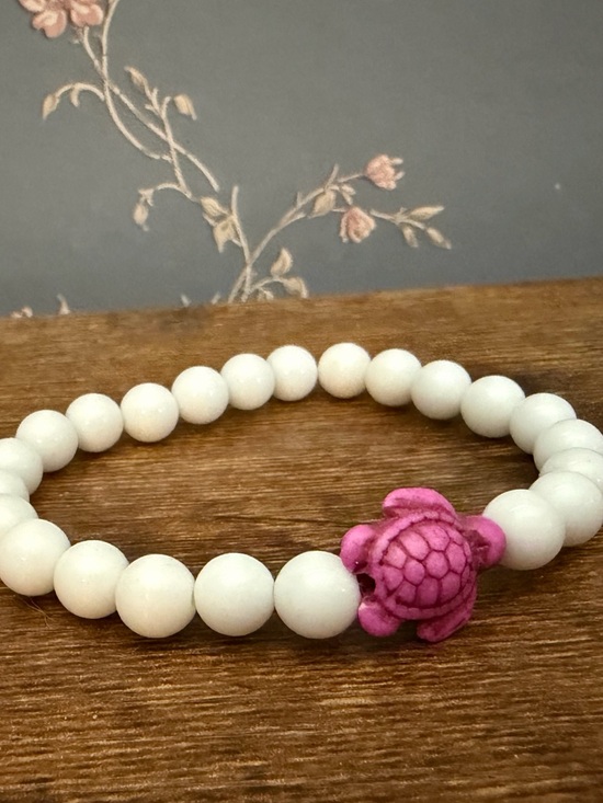 Jewelry - White Beaded Bracelet with Pink Turtle Accent